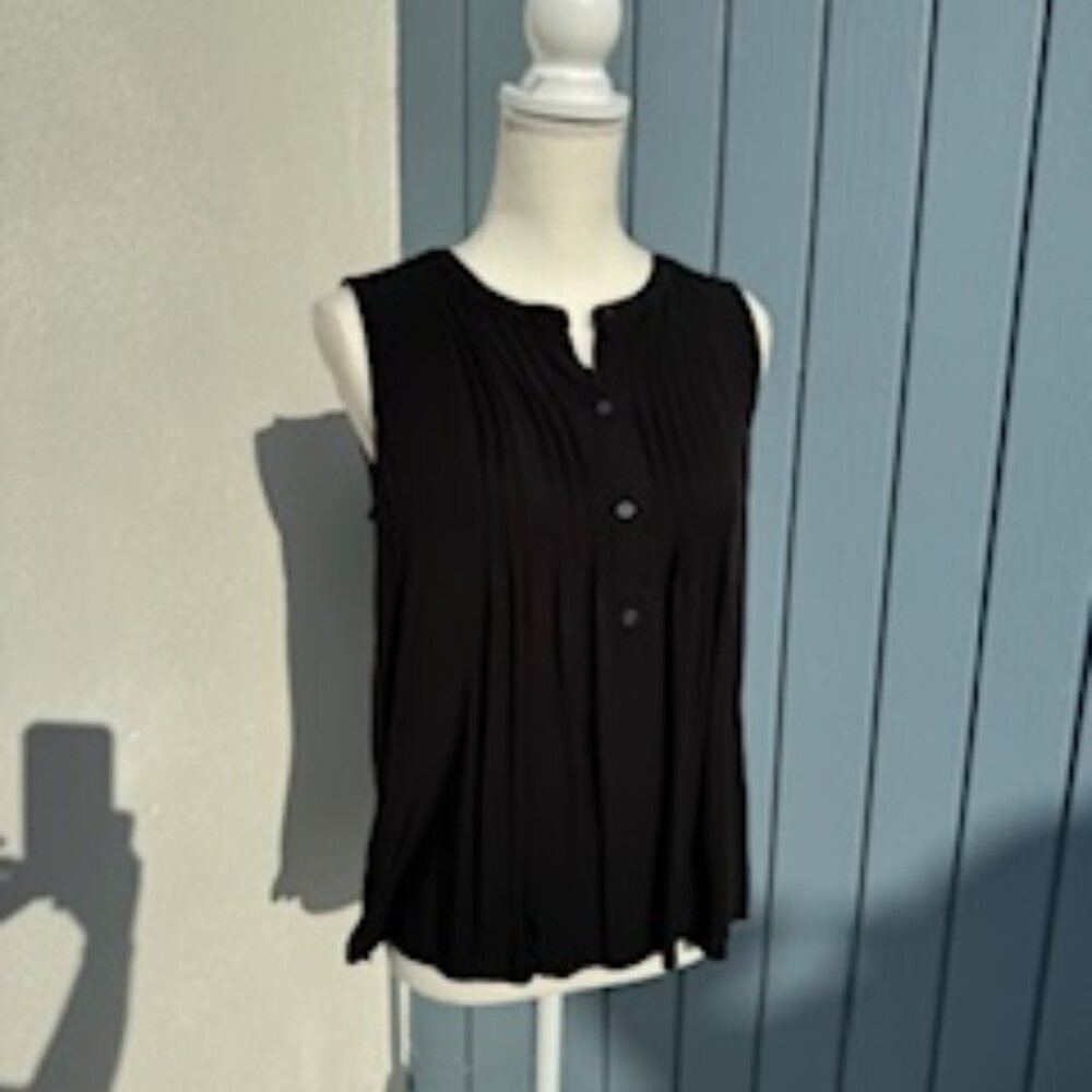 Cute Black GAP sleeveless shirt